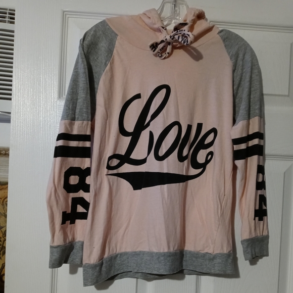 🏝🚴🔥ON FIRE PINK LADIES HOODIE🐢🏉A FABULOUS GIFT 🎁 GIVING ITEM. - Picture 1 of 8